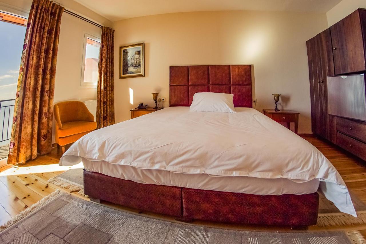 Horizon Hotel Ioannina Ngoại thất bức ảnh
